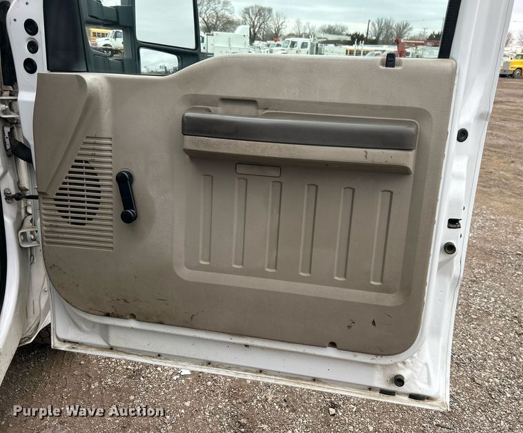 image for item EG1213 2008 Ford F350 Super Duty Crew Cab utility bed pickup truck