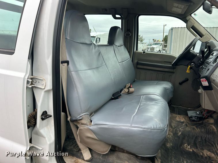 image for item EG1213 2008 Ford F350 Super Duty Crew Cab utility bed pickup truck