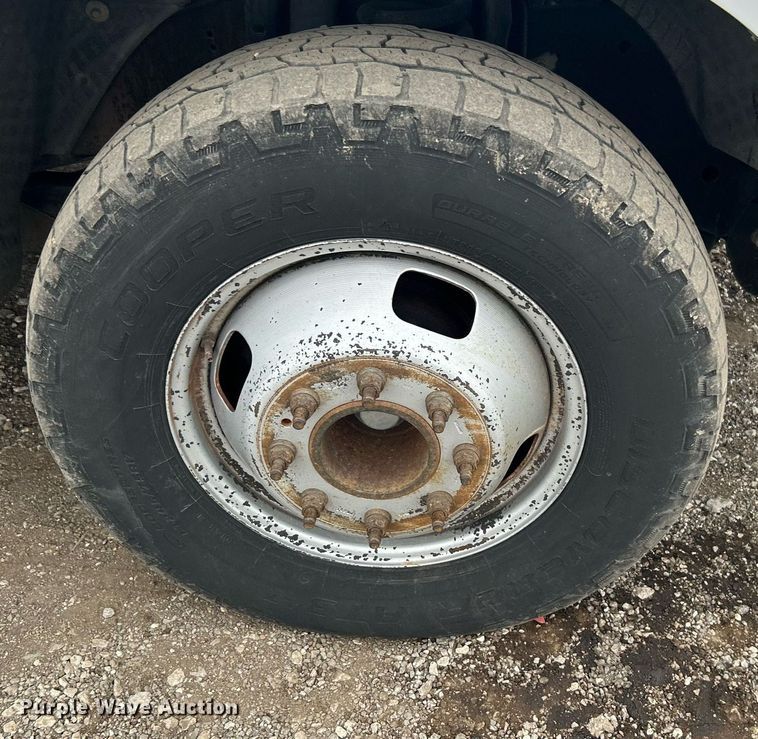 image for item EG1213 2008 Ford F350 Super Duty Crew Cab utility bed pickup truck