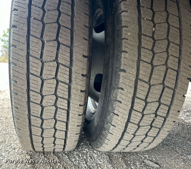 image for item EG1213 2008 Ford F350 Super Duty Crew Cab utility bed pickup truck