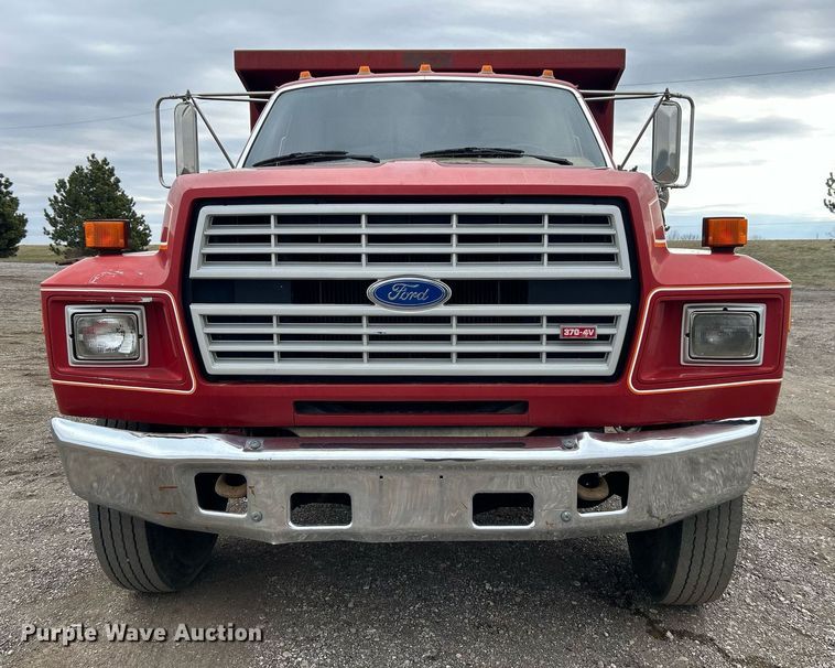 image for item EG1216 1985 Ford F700 dump truck