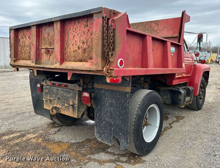 image for item EG1216 1985 Ford F700 dump truck