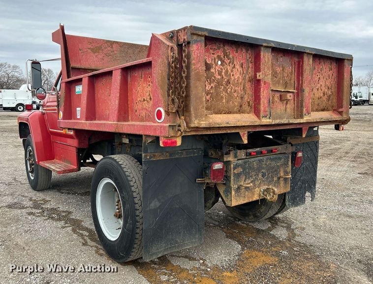 image for item EG1216 1985 Ford F700 dump truck