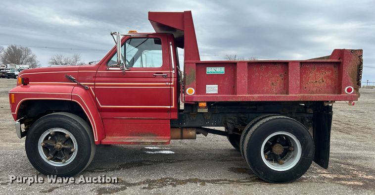 image for item EG1216 1985 Ford F700 dump truck