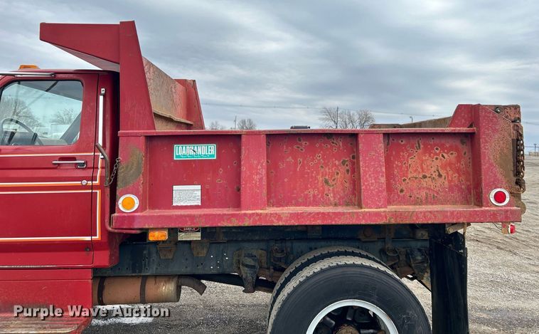 image for item EG1216 1985 Ford F700 dump truck
