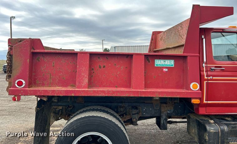 image for item EG1216 1985 Ford F700 dump truck