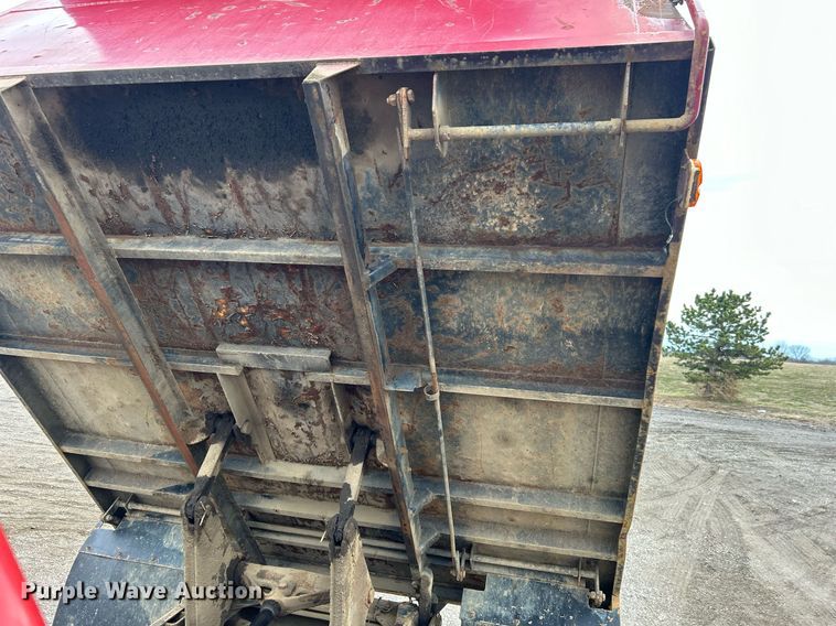 image for item EG1216 1985 Ford F700 dump truck