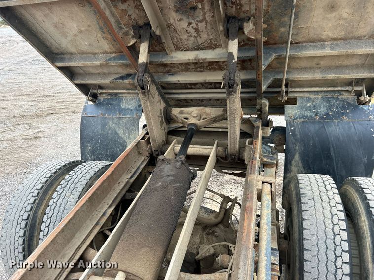 image for item EG1216 1985 Ford F700 dump truck