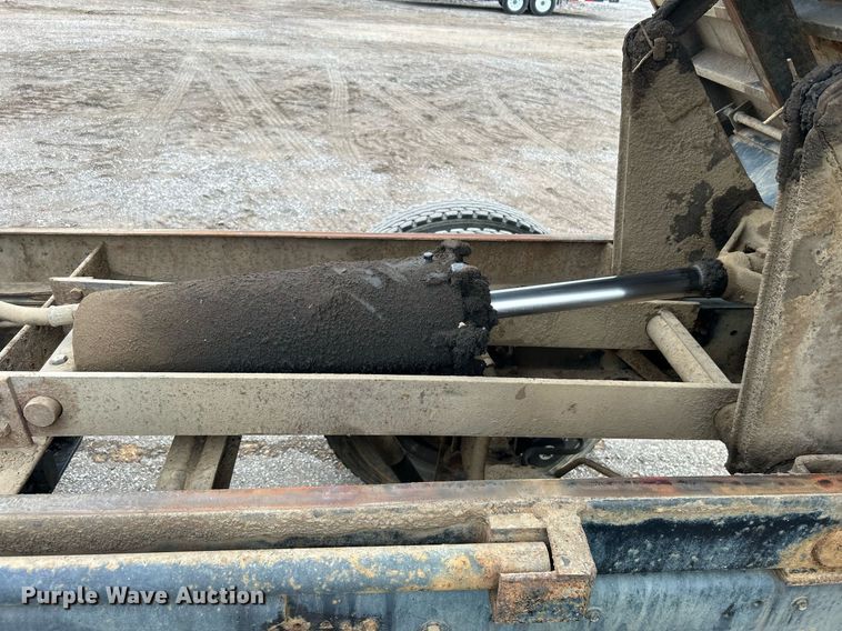 image for item EG1216 1985 Ford F700 dump truck