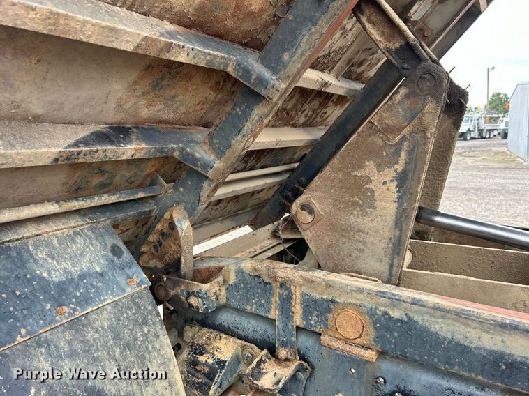 image for item EG1216 1985 Ford F700 dump truck