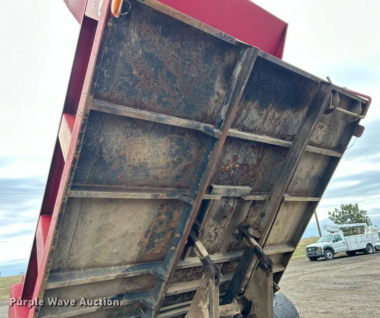 image for item EG1216 1985 Ford F700 dump truck
