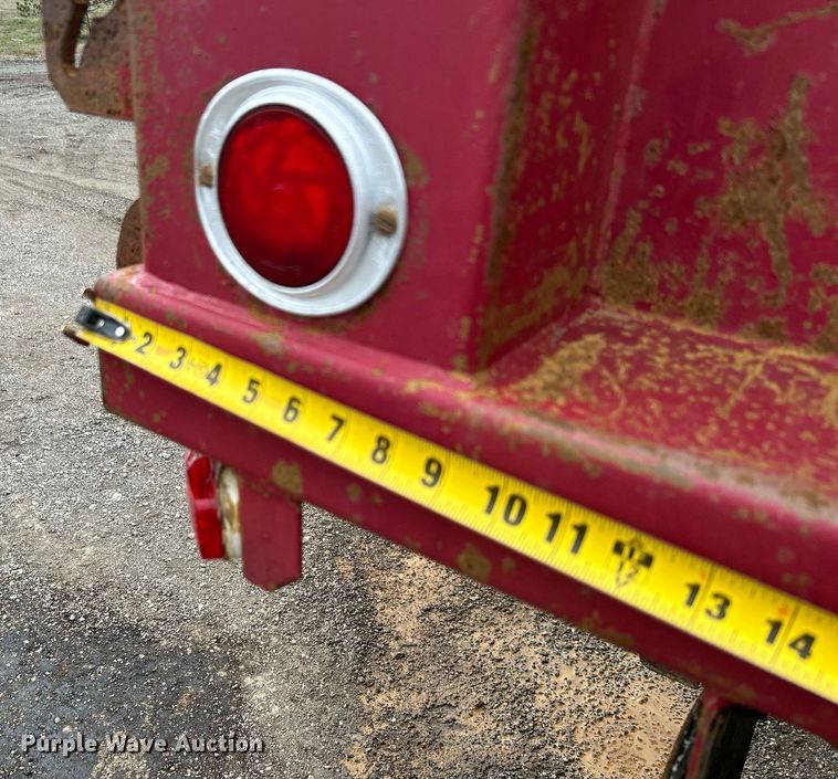 image for item EG1216 1985 Ford F700 dump truck