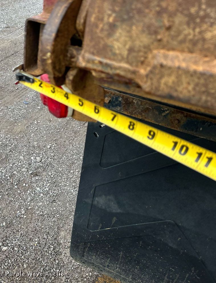 image for item EG1216 1985 Ford F700 dump truck