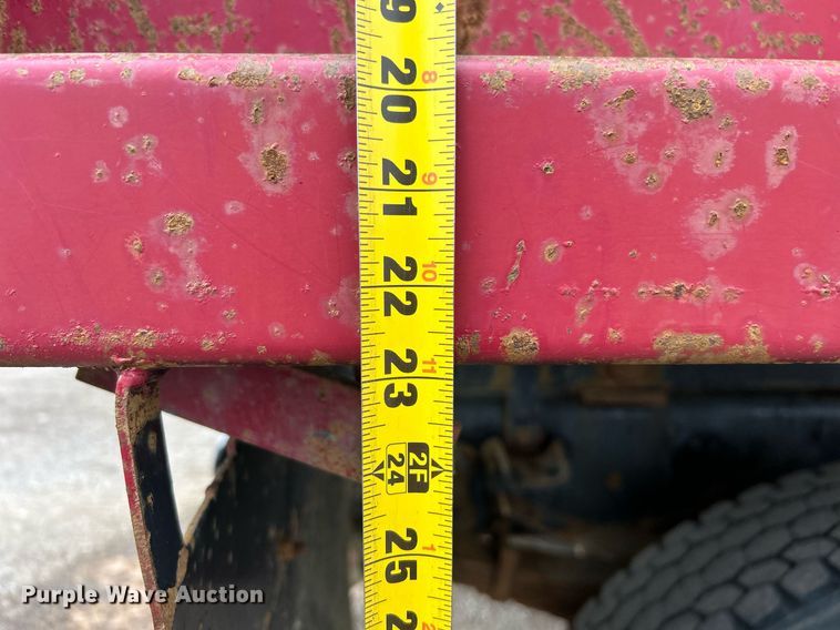 image for item EG1216 1985 Ford F700 dump truck