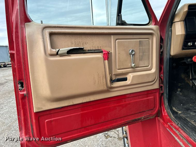 image for item EG1216 1985 Ford F700 dump truck