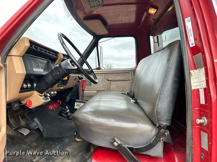 image for item EG1216 1985 Ford F700 dump truck
