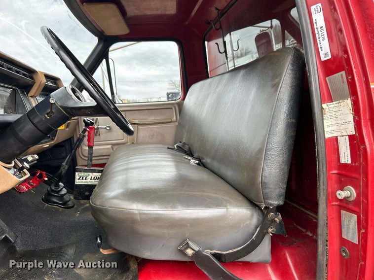 image for item EG1216 1985 Ford F700 dump truck