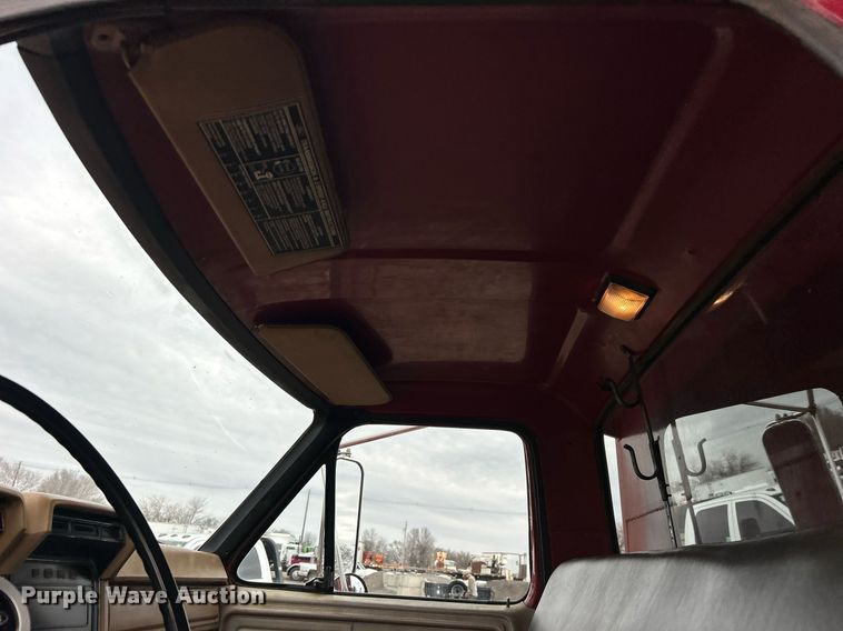 image for item EG1216 1985 Ford F700 dump truck