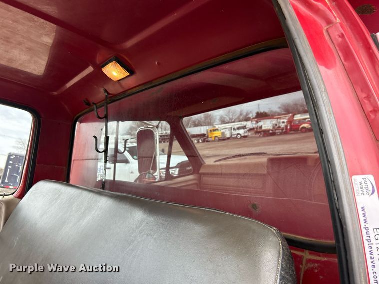 image for item EG1216 1985 Ford F700 dump truck