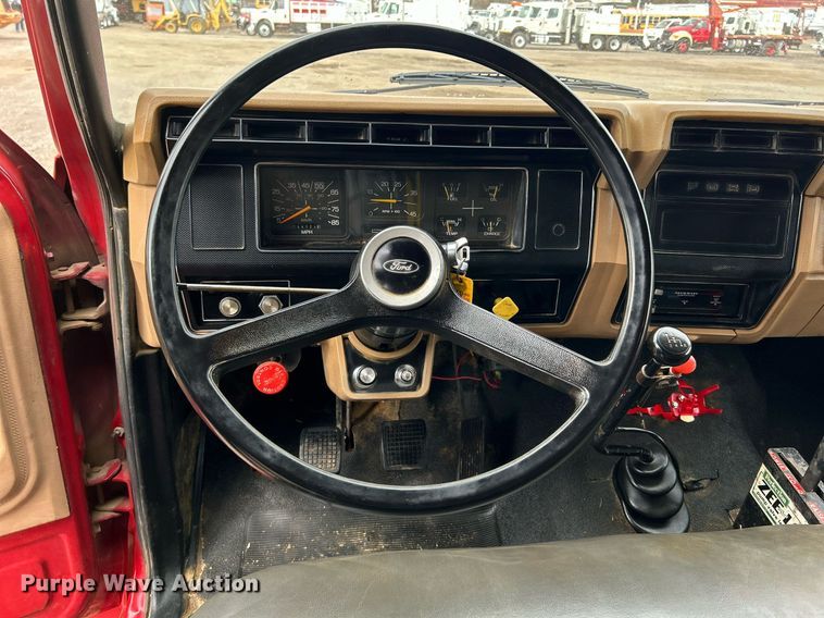 image for item EG1216 1985 Ford F700 dump truck