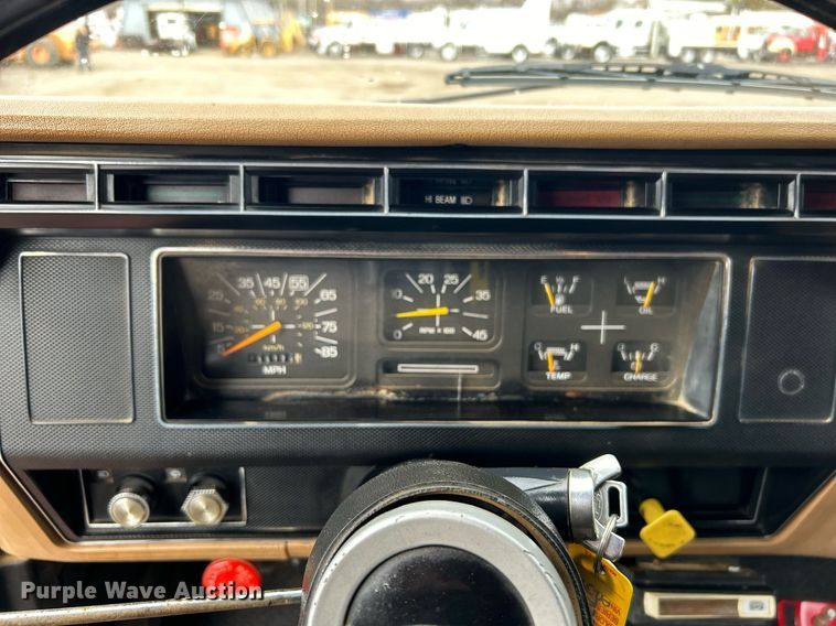 image for item EG1216 1985 Ford F700 dump truck