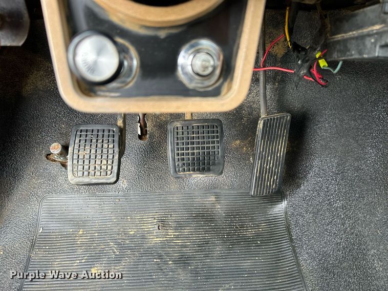 image for item EG1216 1985 Ford F700 dump truck