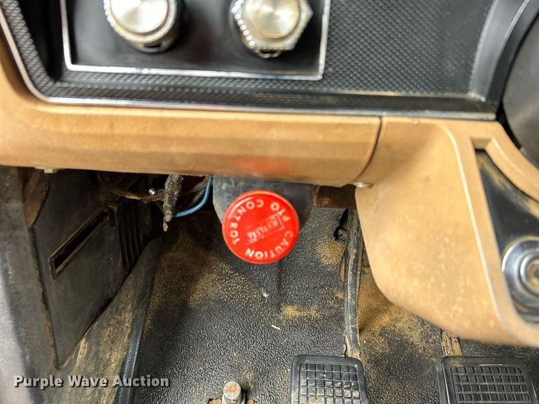 image for item EG1216 1985 Ford F700 dump truck