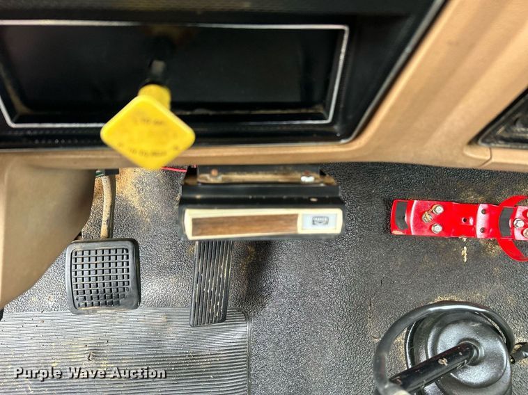 image for item EG1216 1985 Ford F700 dump truck