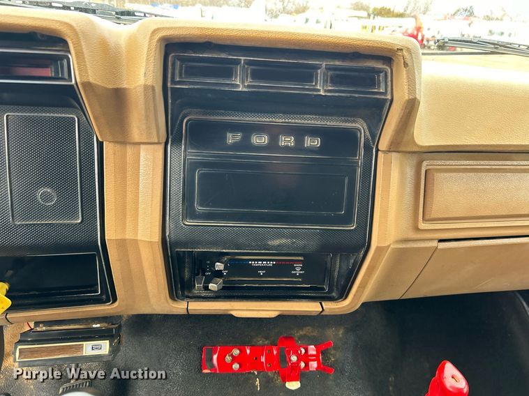 image for item EG1216 1985 Ford F700 dump truck