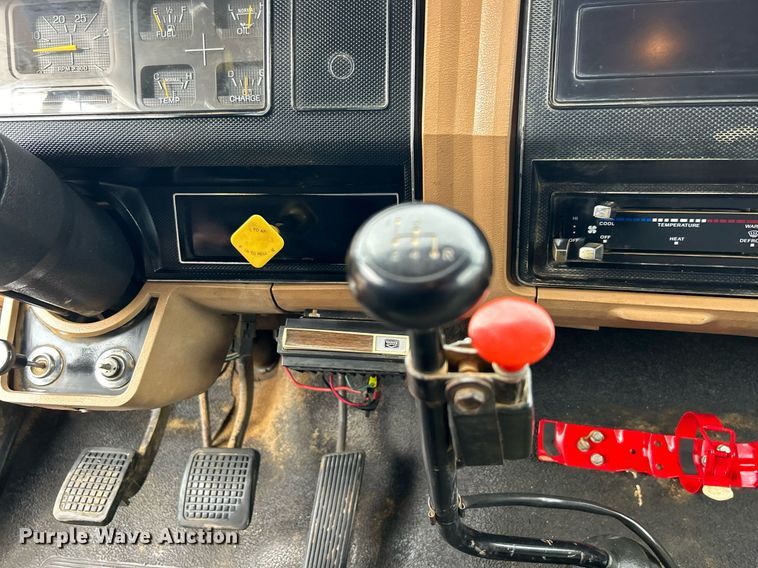 image for item EG1216 1985 Ford F700 dump truck