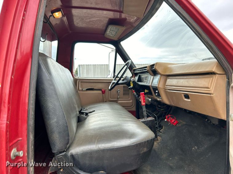 image for item EG1216 1985 Ford F700 dump truck