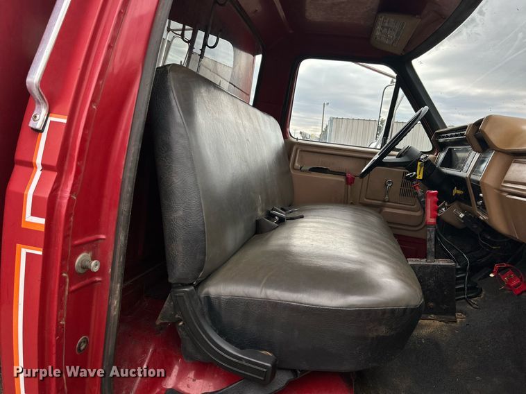 image for item EG1216 1985 Ford F700 dump truck