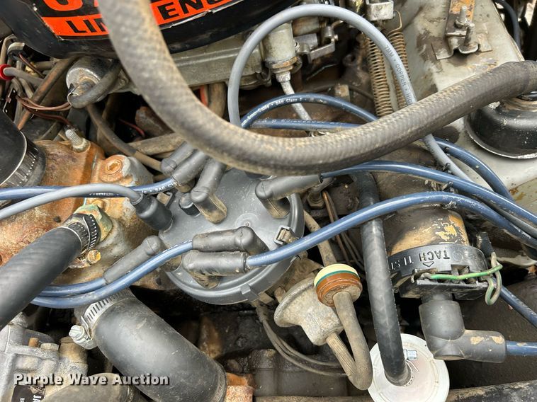 image for item EG1216 1985 Ford F700 dump truck