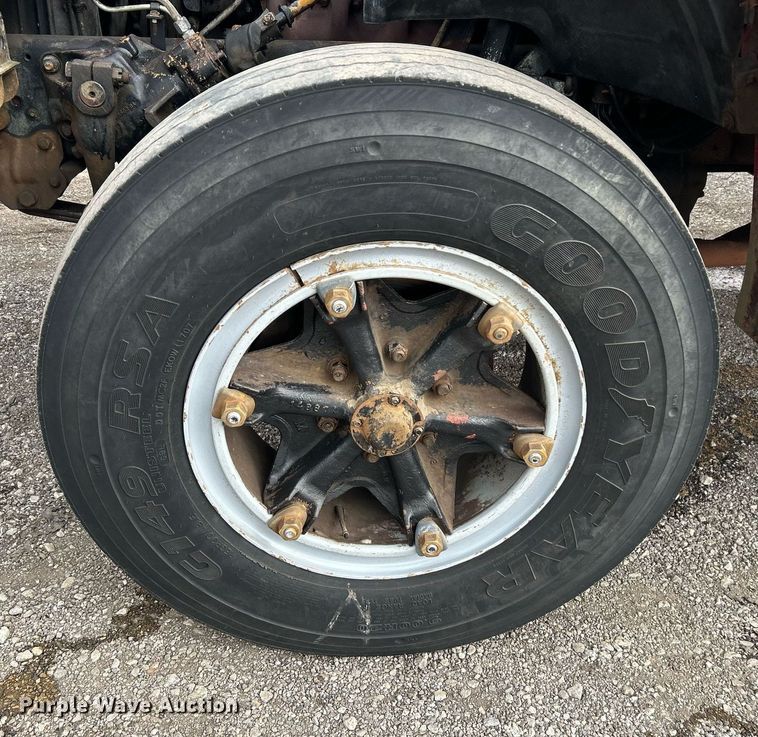 image for item EG1216 1985 Ford F700 dump truck