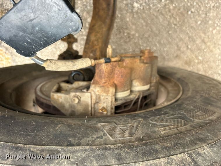 image for item EG1216 1985 Ford F700 dump truck