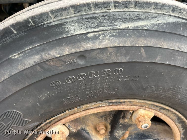 image for item EG1216 1985 Ford F700 dump truck