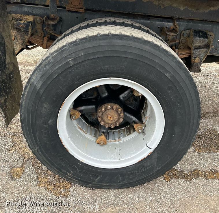 image for item EG1216 1985 Ford F700 dump truck