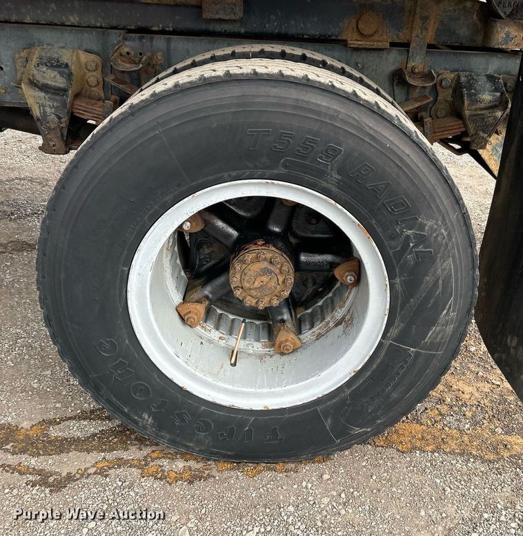 image for item EG1216 1985 Ford F700 dump truck