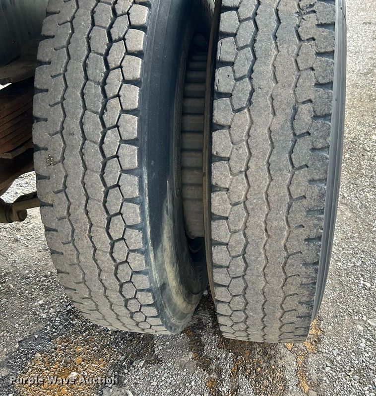 image for item EG1216 1985 Ford F700 dump truck