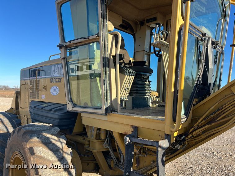 image for item EI0612 2007 Caterpillar 140H motor grader