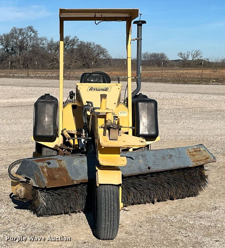 image for item EI0614 Terramite TSS38 broom