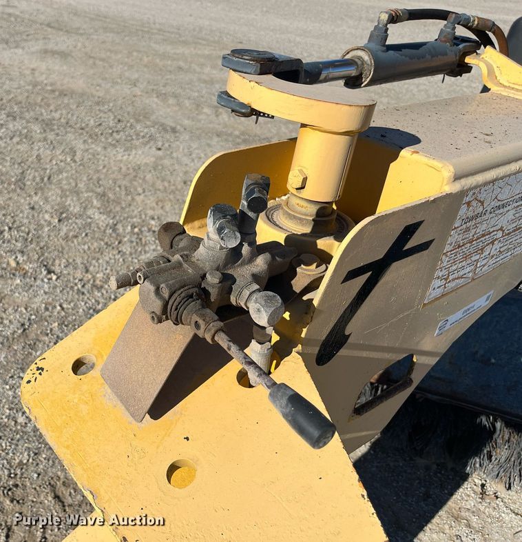 image for item EI0614 Terramite TSS38 broom