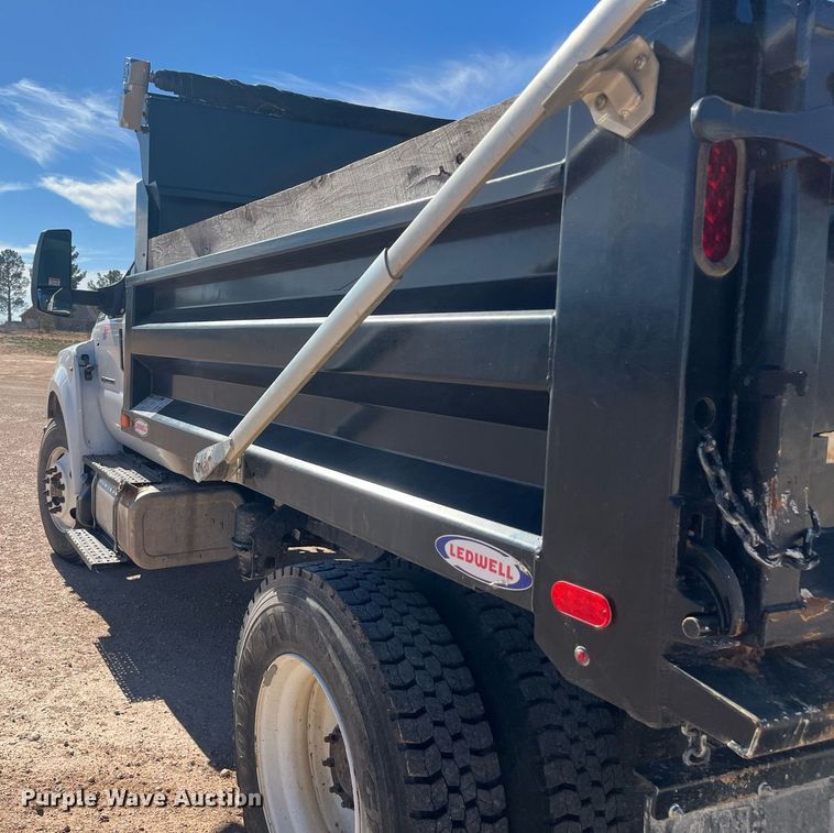 image for item EI0620 2019 Ford F750 Super Duty dump truck