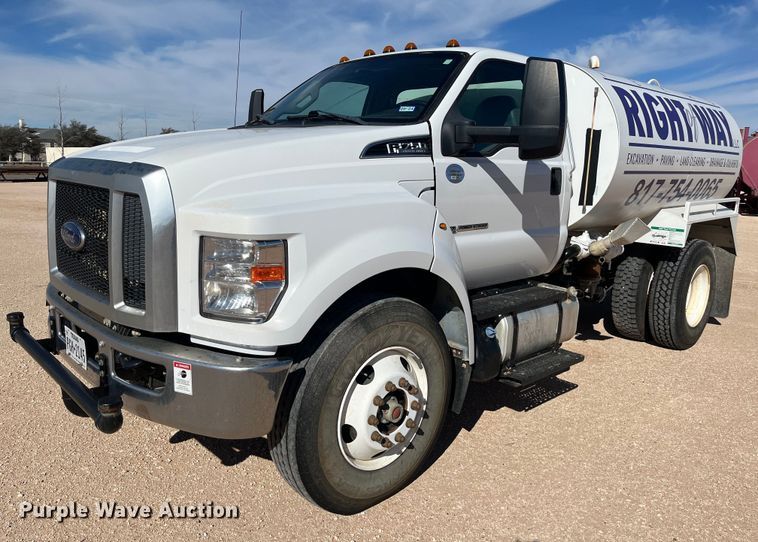 image for item EI0621 2019 Ford F750 Super Duty water truck