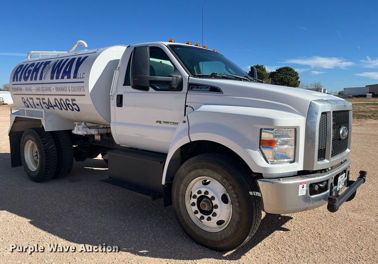 image for item EI0621 2019 Ford F750 Super Duty water truck