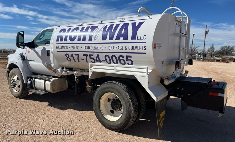 image for item EI0621 2019 Ford F750 Super Duty water truck