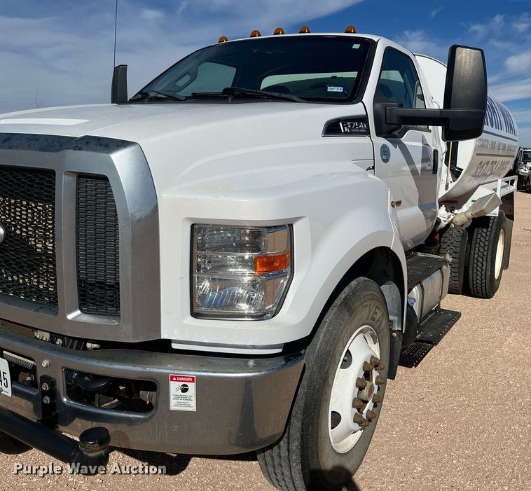 image for item EI0621 2019 Ford F750 Super Duty water truck