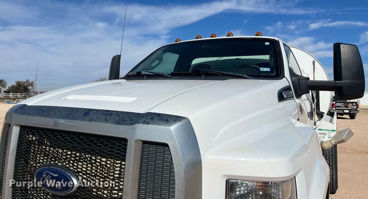 image for item EI0621 2019 Ford F750 Super Duty water truck