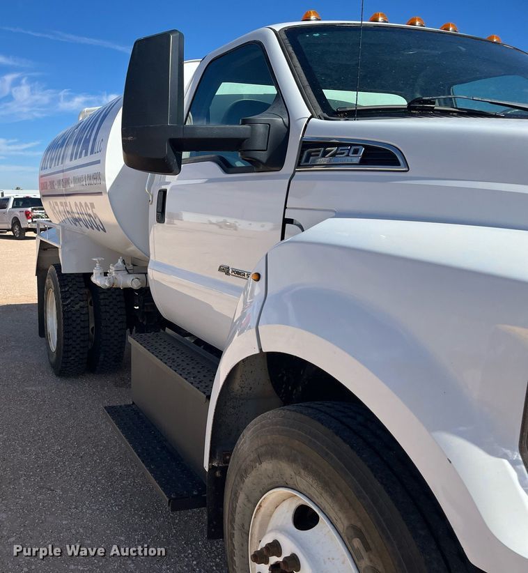 image for item EI0621 2019 Ford F750 Super Duty water truck