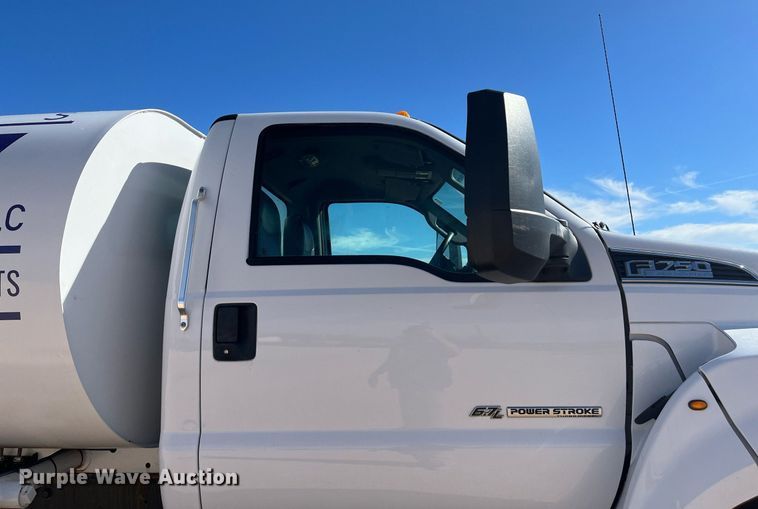 image for item EI0621 2019 Ford F750 Super Duty water truck